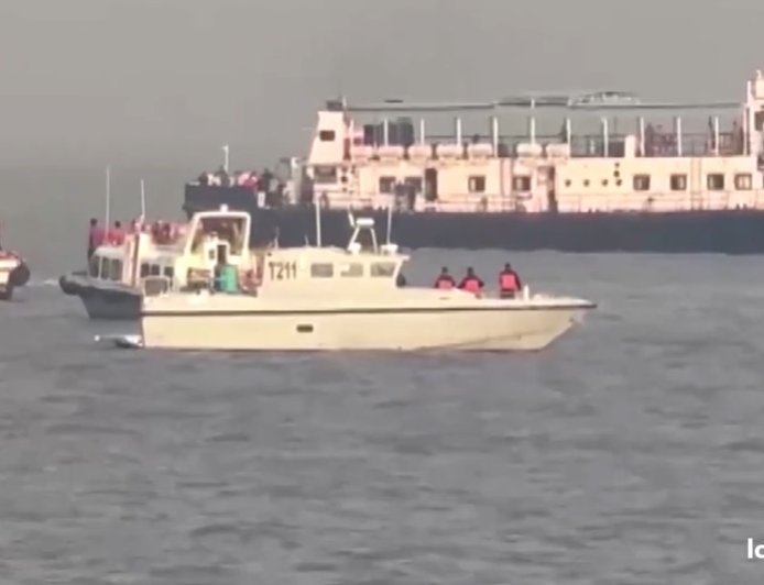 मुंबई में नाव दुर्घटना: नौसेना के जहाज की टक्कर से नाव में 13 लोगों की मौत